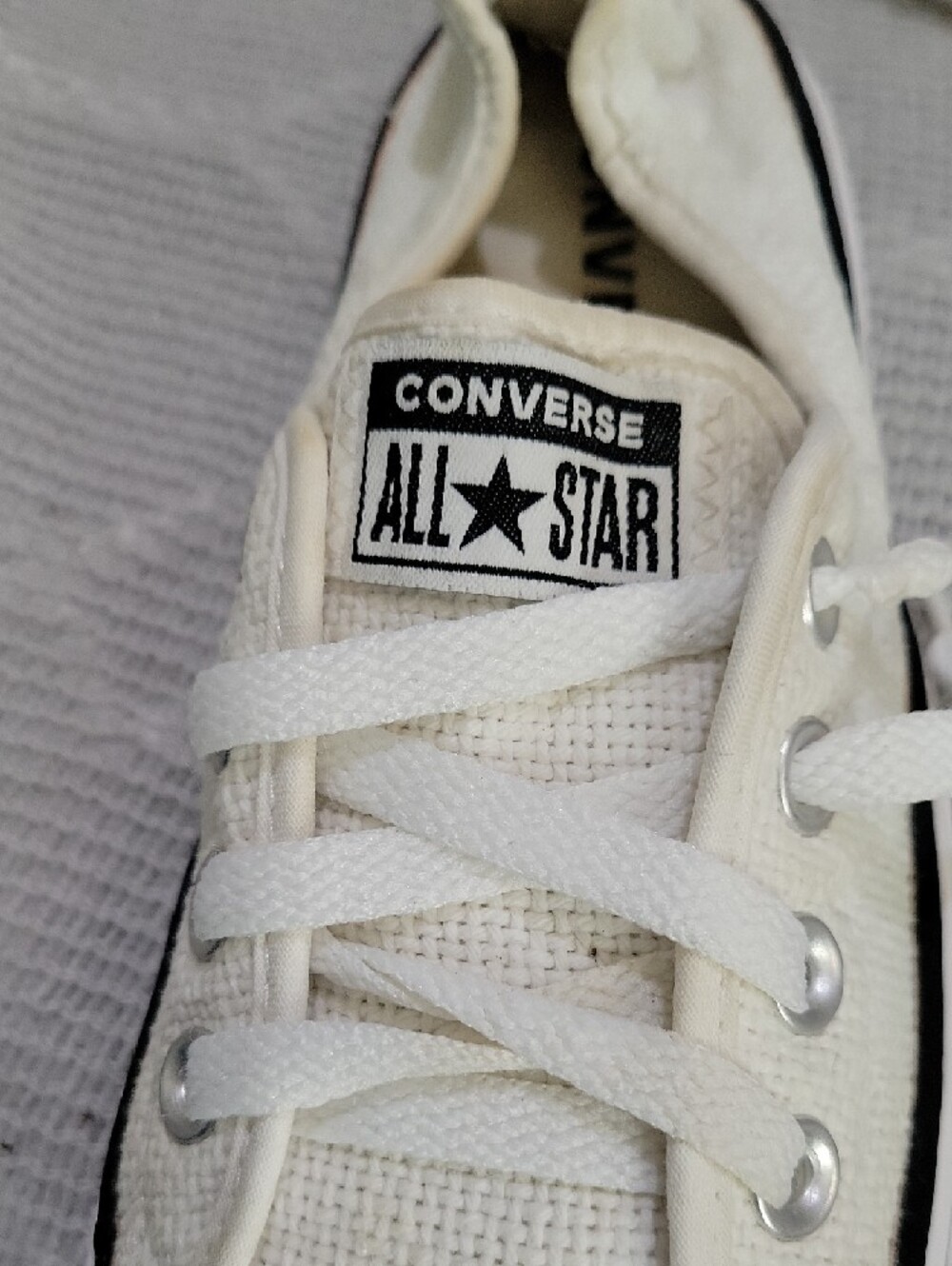 Converse White Low Top Canvas Sneakers Easy On Heel, Womens Size 8 - Picture 2 of 9